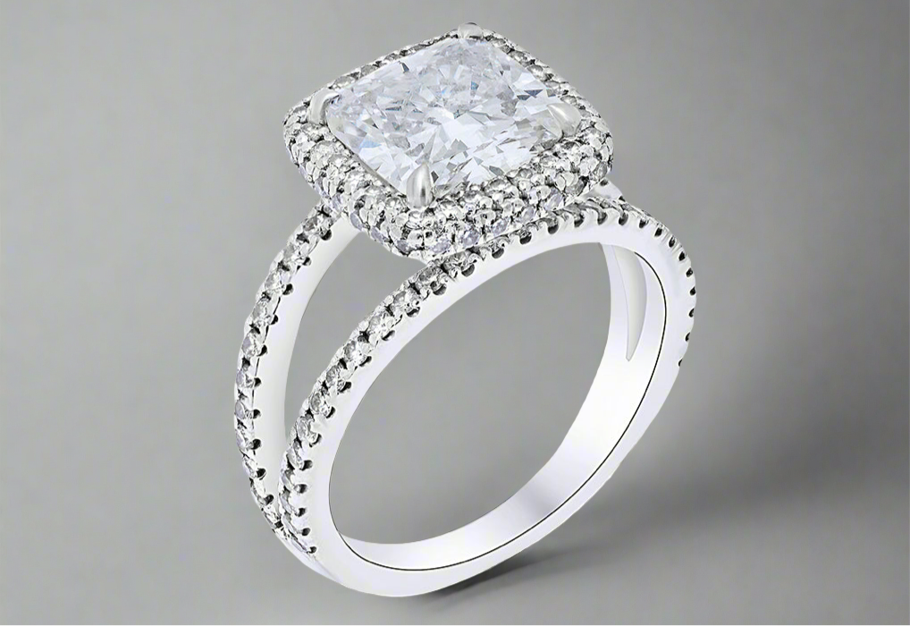 Cushion cut Engagement ring